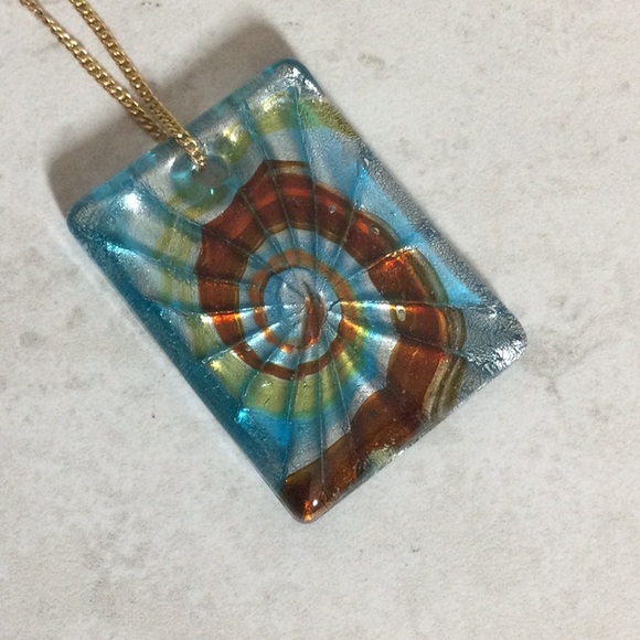 Groovy color splash pendant on gold chain necklace - Picture 3 of 7